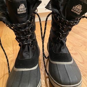 Never worn Kodiak Snowboots (waterproof)